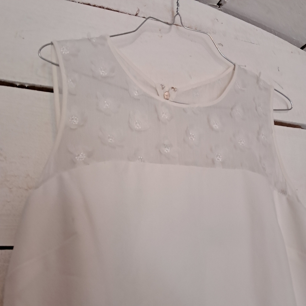 Karl Lagerfeld Paris Women's White Sleeveless Floral Applique Dress Size 6 - Picture 3 of 10